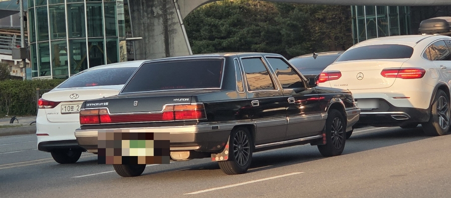 An old luxury sedan seen during a commute in Korea